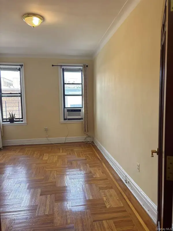 37-16 83 ST #3F, Flushing, NY 11372