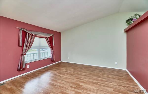1270 Poseidon CT, St Peters, MO 63376