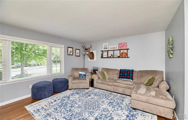 1127 Caulks Hill RD, St Charles, MO 63304