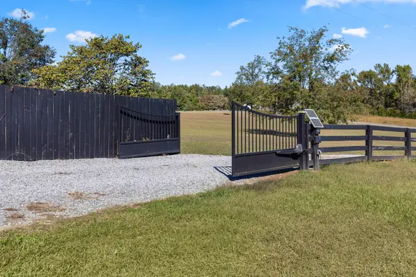 284 Paul Thompson Rd, Bethpage, TN 37022