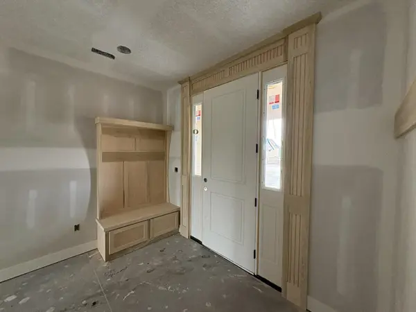 5907 Plumthicket St, Bel Aire, KS 67220