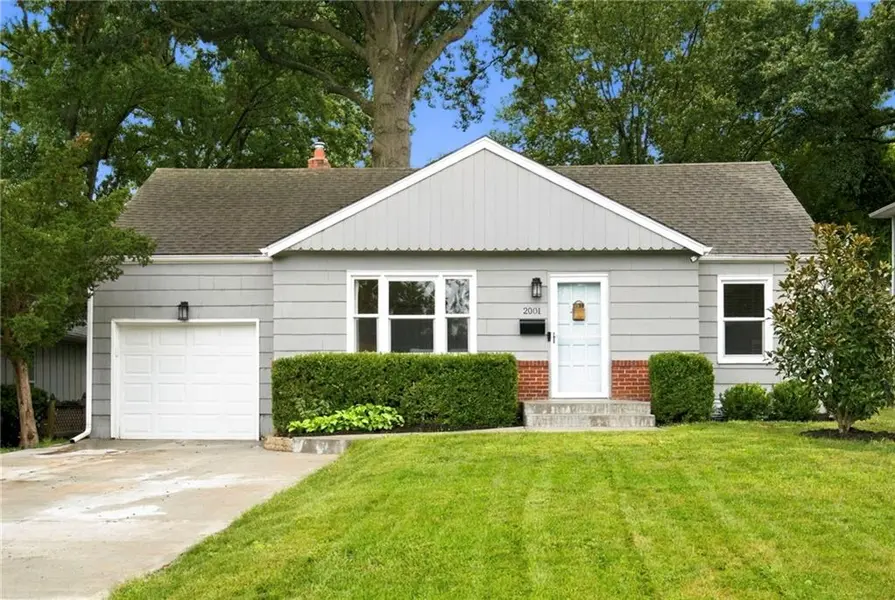 2001 W 73rd ST, Prairie Village, KS 66208