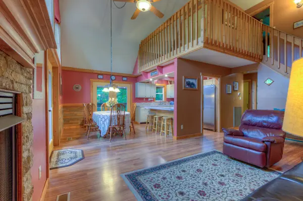 1051 Wiley Oakley Dr, Gatlinburg, TN 37738