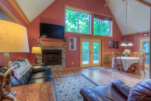 1051 Wiley Oakley Dr, Gatlinburg, TN 37738