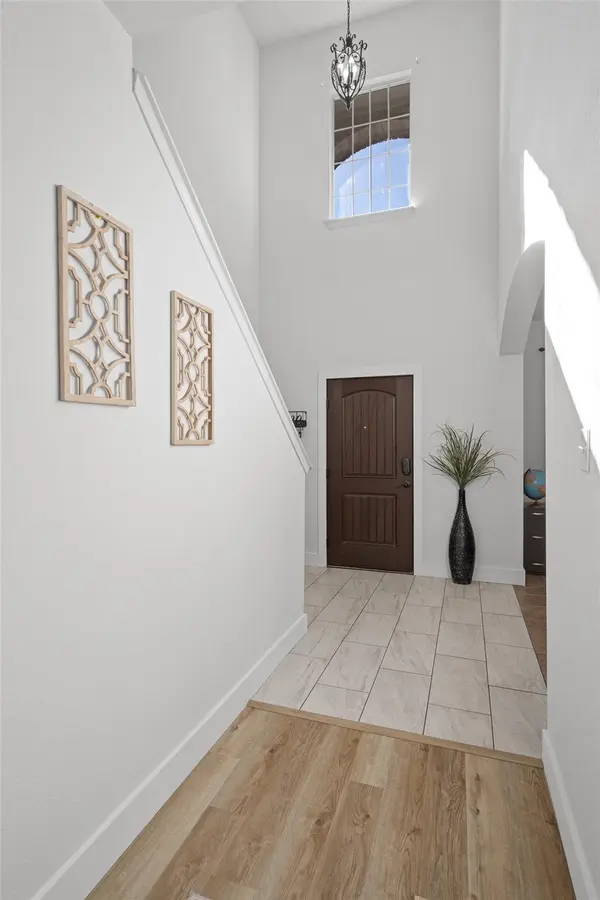 108 Castle DR, Hutto, TX 78634