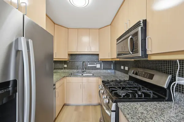 1243 Ranch View CT, Buffalo Grove, IL 60089