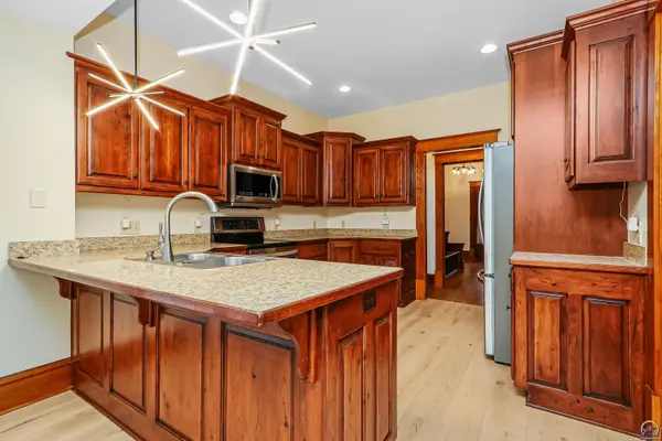 201 E Lake St, Silver Lake, KS 66539