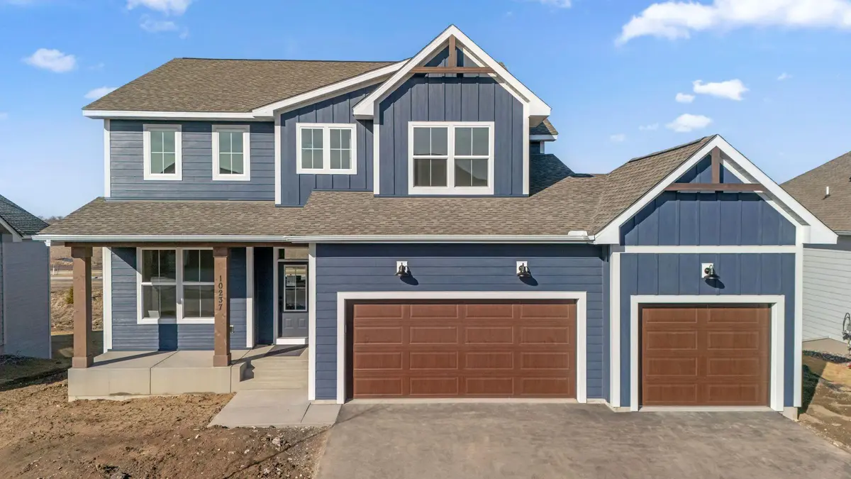 10237 Shadyview LN N, Maple Grove, MN 55311