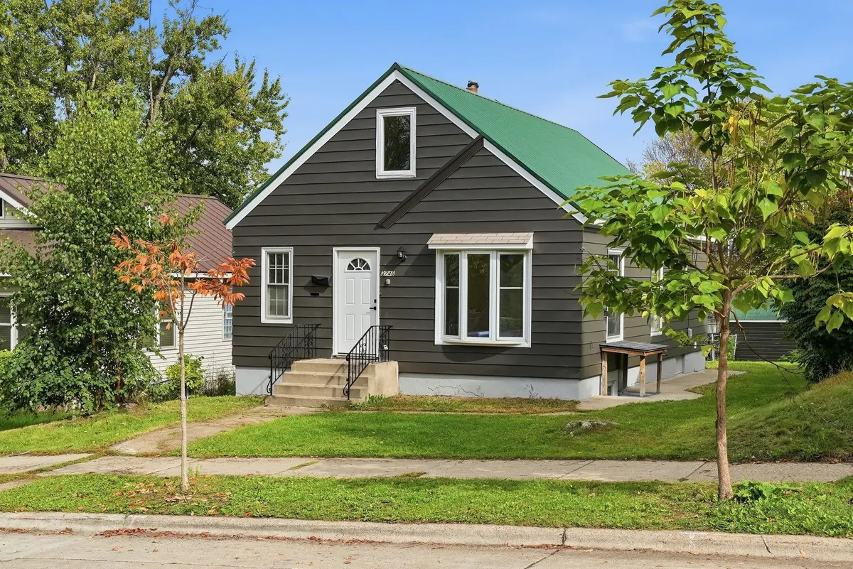 3746 Russell AVE N, Minneapolis, MN 55412