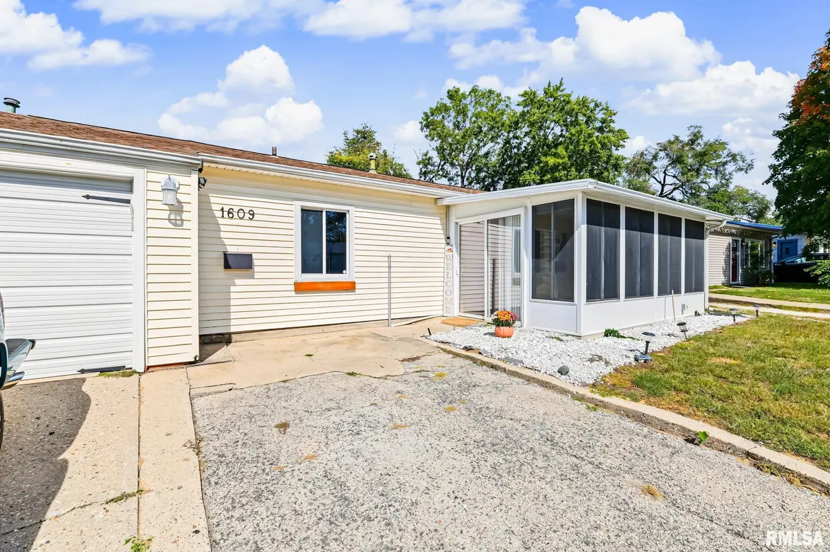 1609 SARATOGA ST, Pekin, IL 61554-0000