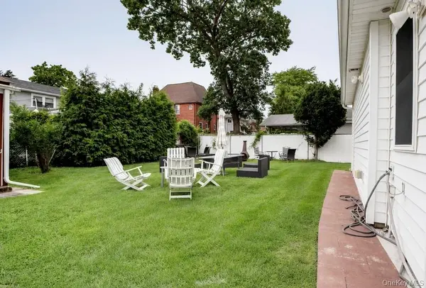 176 Tottenham RD, Lynbrook, NY 11563