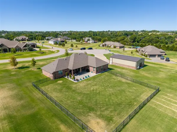 7135 Buck DR, Tuttle, OK 73089
