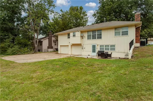 E 56th TER, Kansas City, MO 64129