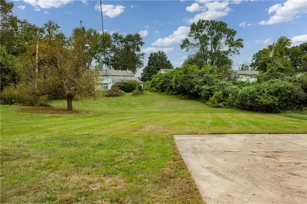 E 56th TER, Kansas City, MO 64129