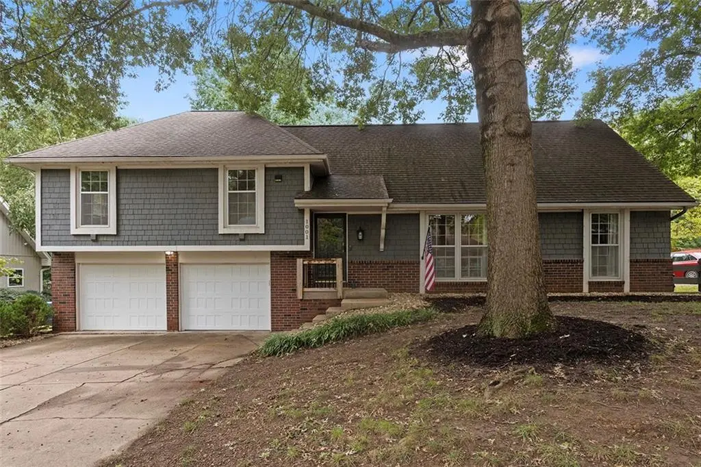 1001 Wyckwood DR, Liberty, MO 64068
