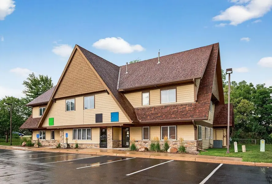 2115 County Road D E #200, Maplewood, MN 55109