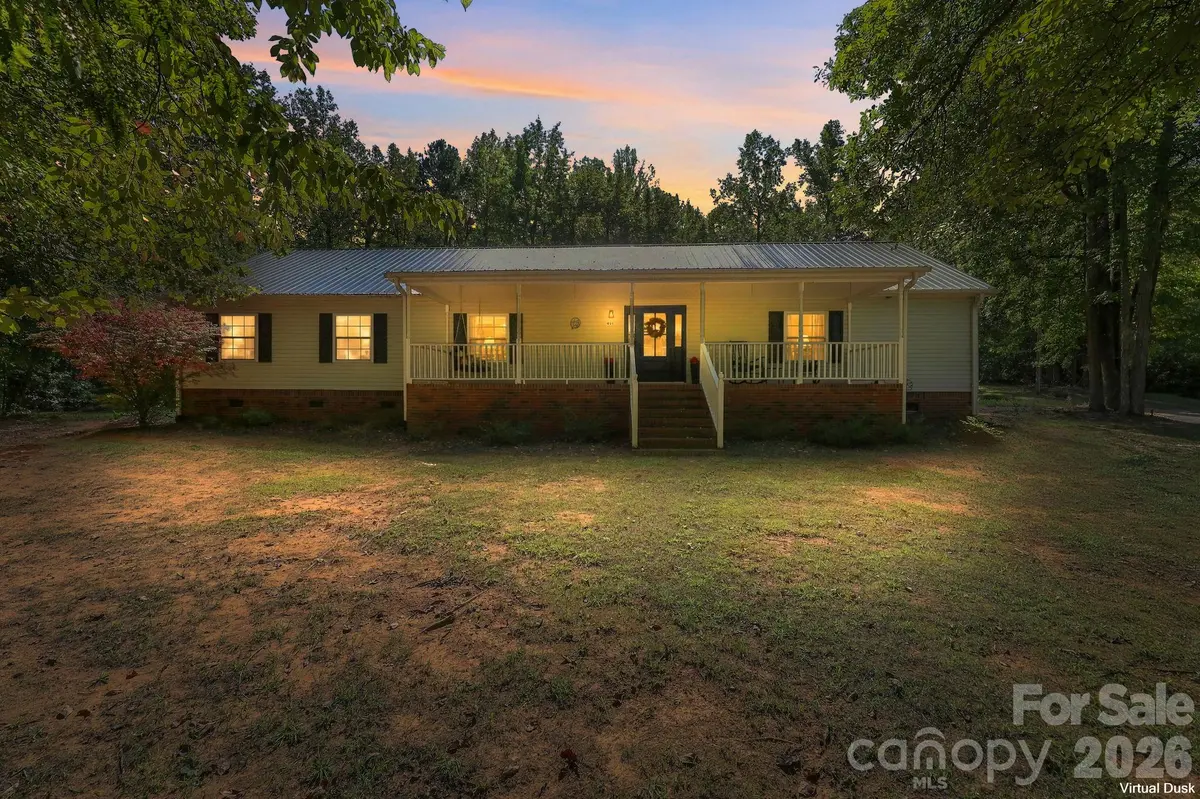 499 Sandy Creek LN, Lexington, NC 27295