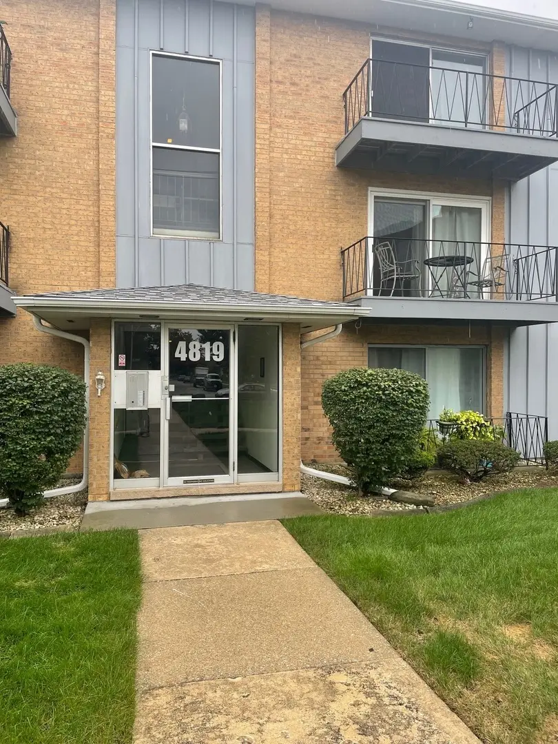 4819 W 109th ST #201, Oak Lawn, IL 60453