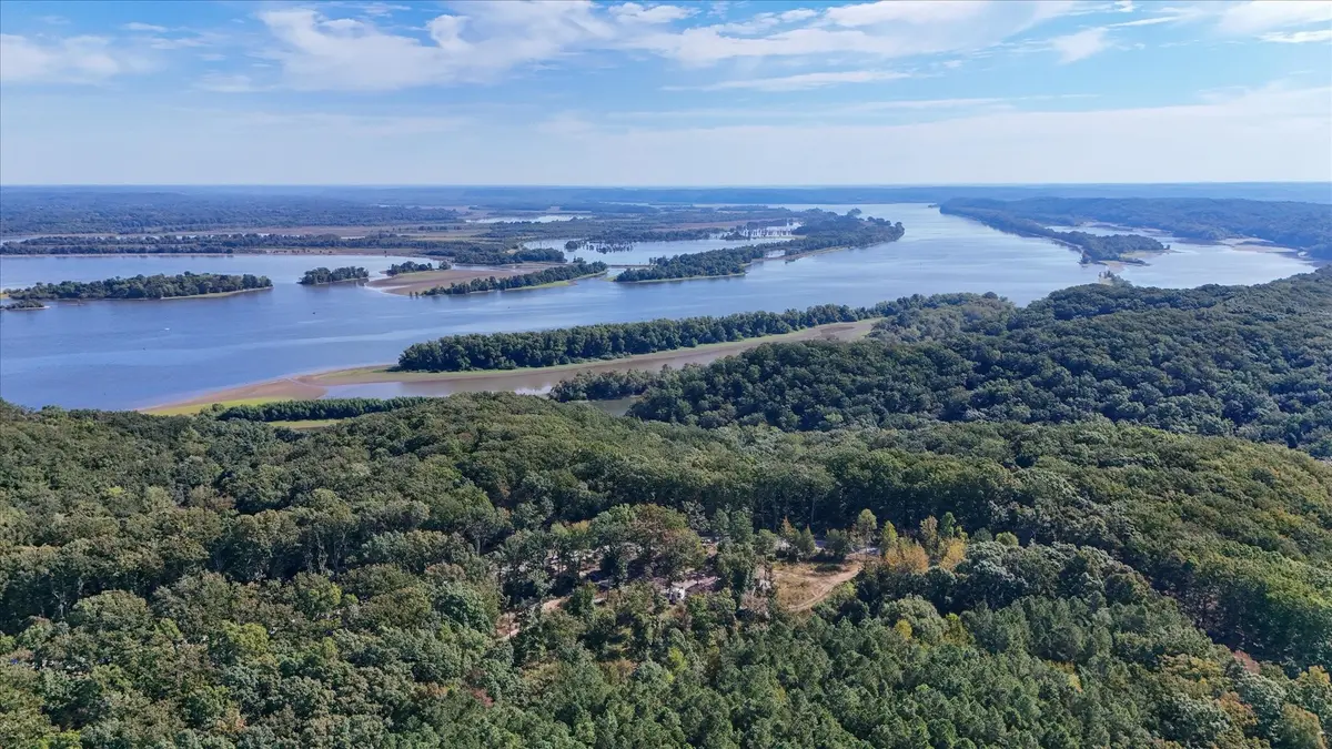 8775 Birdsong Rd, Holladay, TN 38341
