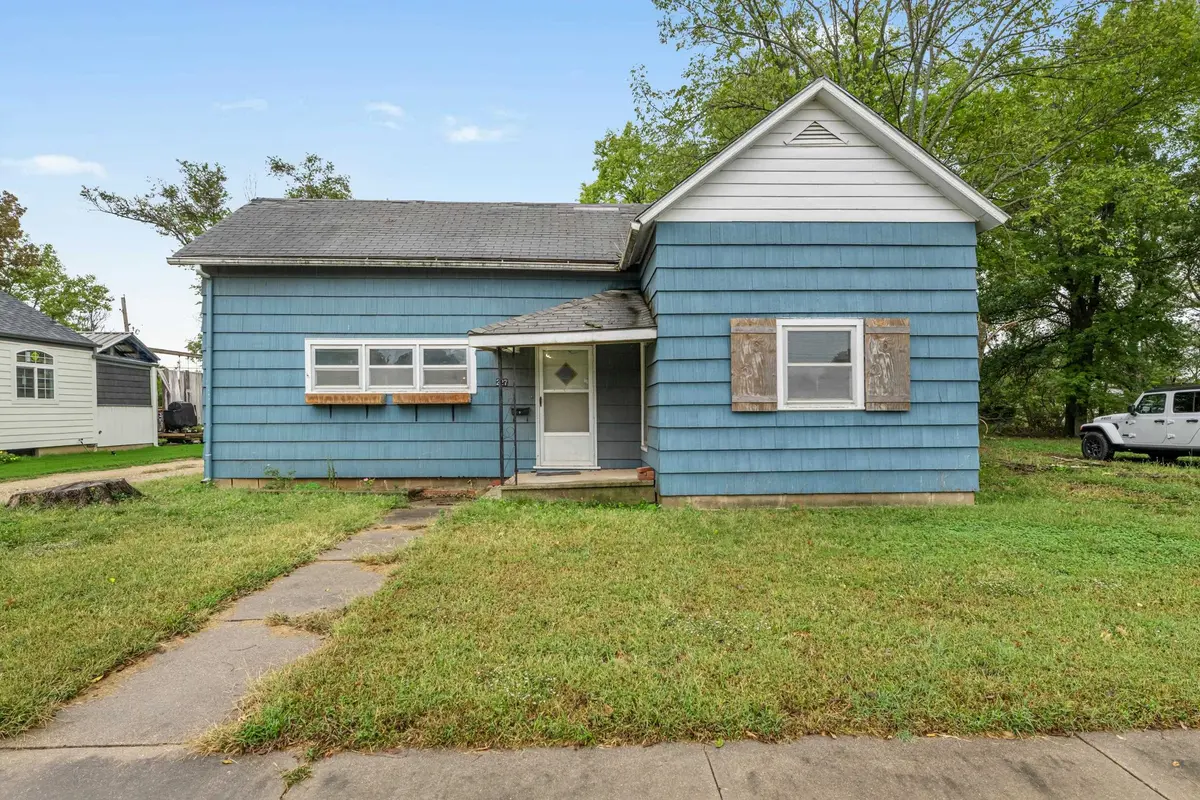227 E Main St, Augusta, KS 67010
