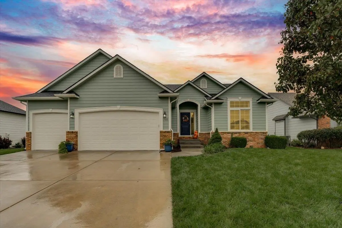 705 Charles, Hesston, KS 67062