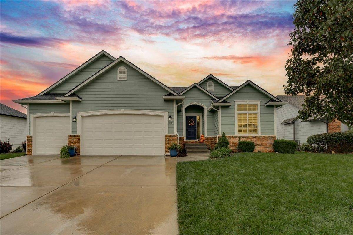 705 Charles, Hesston, KS 67062
