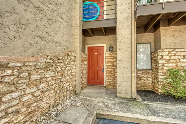6810 Deatonhill DR #110, Austin, TX 78745
