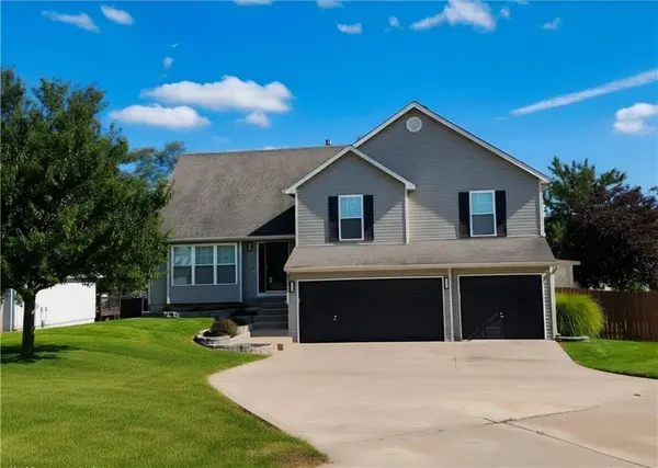 8423 N Paris CT, Kansas City, MO 64153