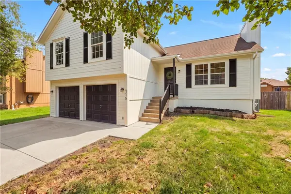 718 Shiloh DR, Raymore, MO 64083