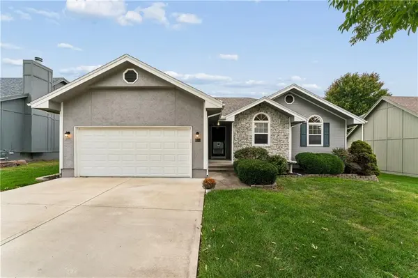 809 NE Aaron DR, Lee's Summit, MO 64086