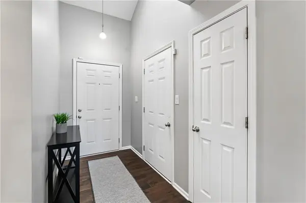 809 NE Aaron DR, Lee's Summit, MO 64086
