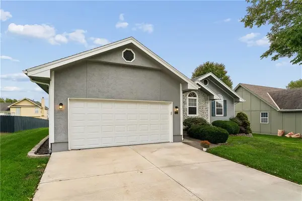 809 NE Aaron DR, Lee's Summit, MO 64086