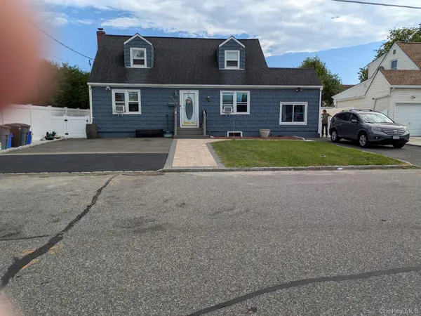 1233 12 ST, West Babylon, NY 11704