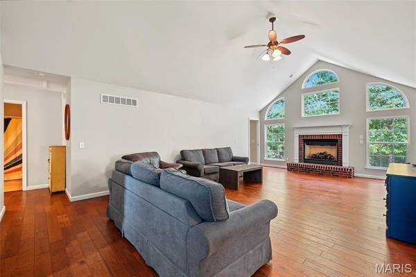 521 Sceptre RD, Wentzville, MO 63385
