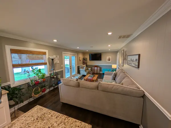 518 Exmoor RD, Elk Grove Village, IL 60007