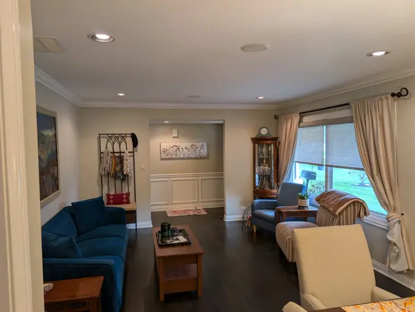 518 Exmoor RD, Elk Grove Village, IL 60007