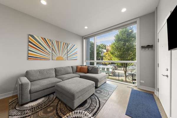 3049 W Lyndale ST #1, Chicago, IL 60647