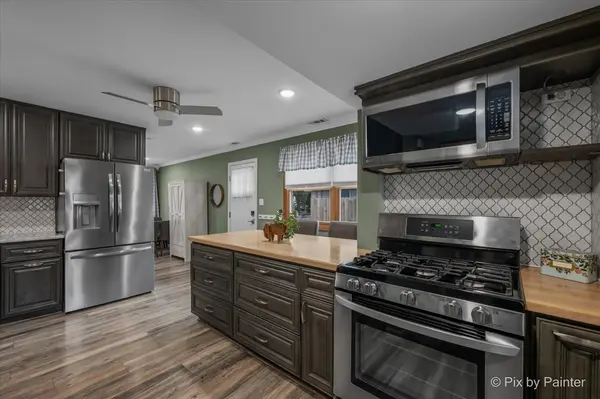 3601 Bluebird LN, Rolling Meadows, IL 60008