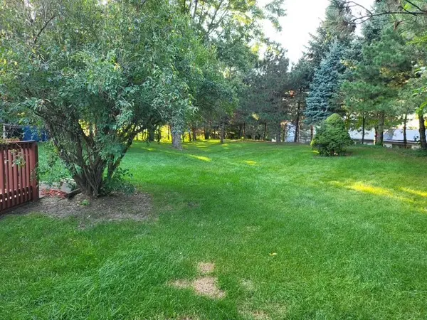 142 Virginia CT, Streamwood, IL 60107