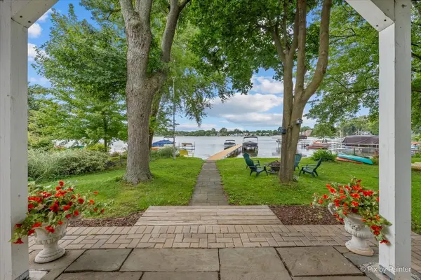 1153 N Shore DR, Crystal Lake, IL 60014