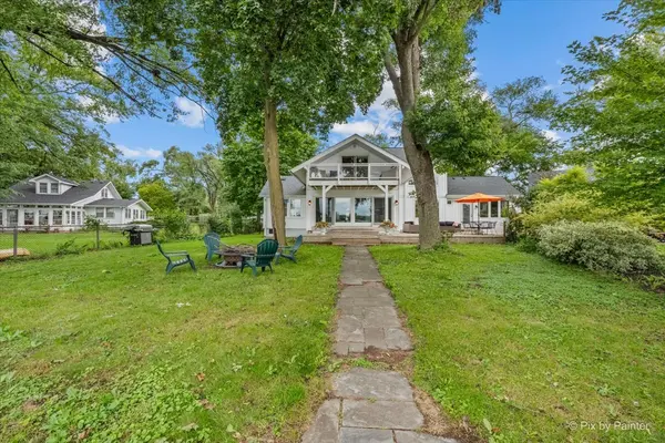 1153 N Shore DR, Crystal Lake, IL 60014