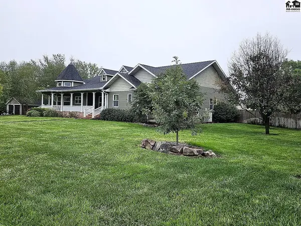 121 W. Grove St, Canton, KS 67428