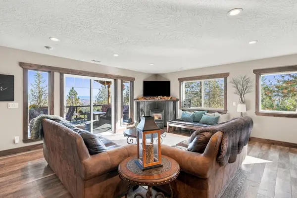 6807 S Bridle Ln, Greenacres, WA 99016