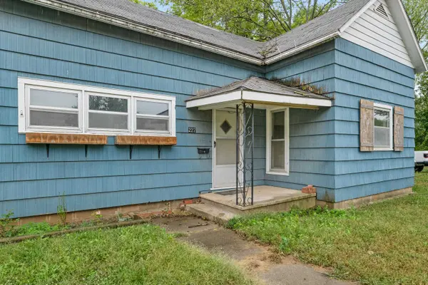 227 E Main St, Augusta, KS 67010