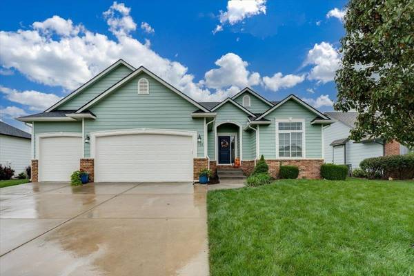 705 Charles, Hesston, KS 67062