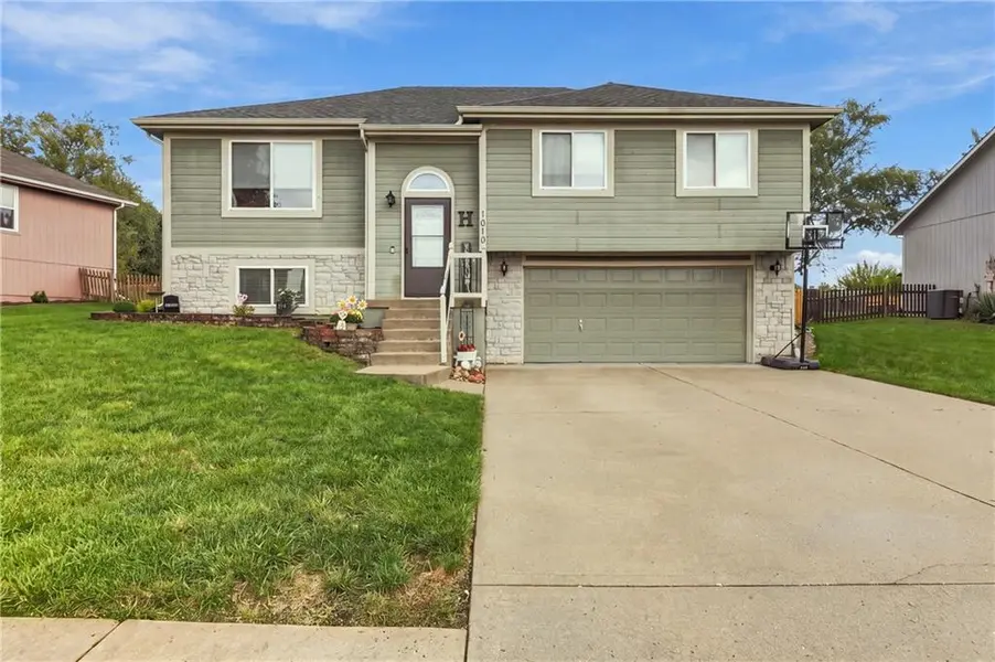 1010 E 16th ST, Kearney, MO 64060