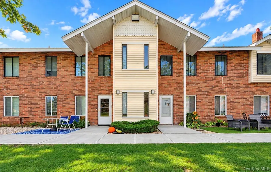 30 Pueblo CT #30, Coram, NY 11727