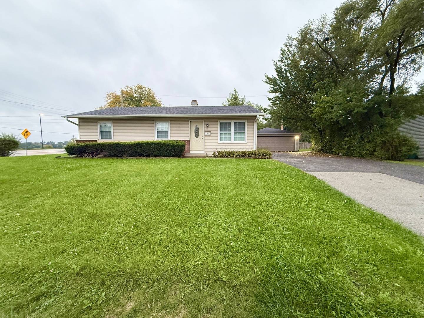 63 Saint Marys Pkwy, Buffalo Grove, IL 60089