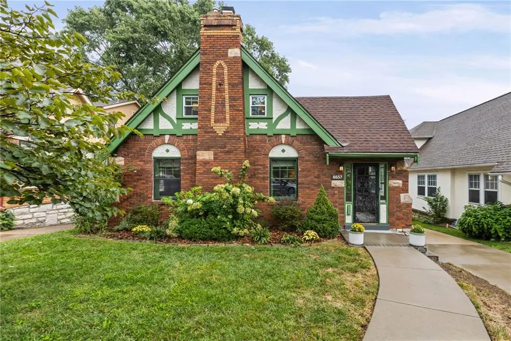 6657 Locust ST, Kansas City, MO 64131