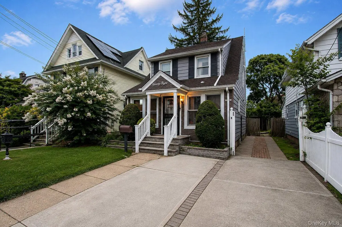 98 Willow AVE, Hempstead, NY 11550